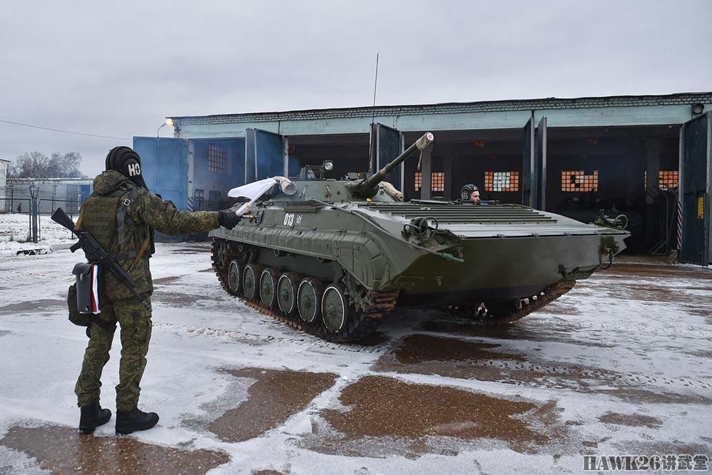 俄军塔曼师拉动演习brm1k装甲侦察车意外现身稀有型号易混淆