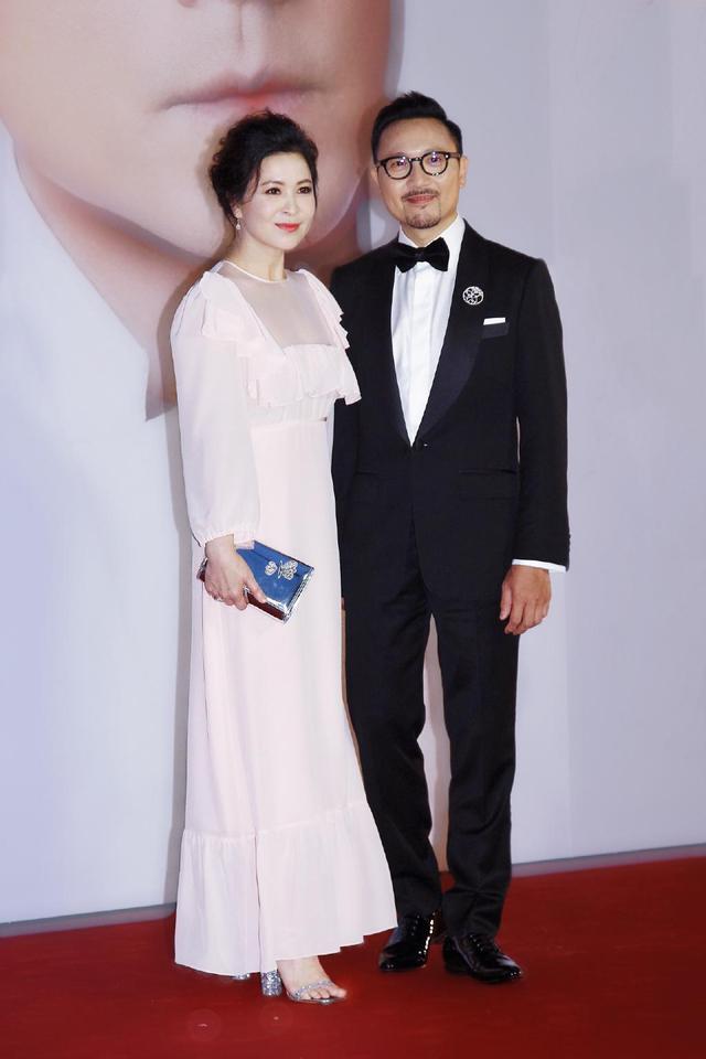 52岁苏玉华低调结婚,恋爱24年修成正果,男方曾求婚多次