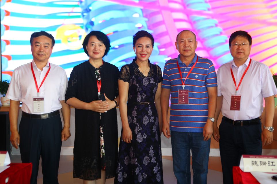 学会秘书长邹文武,吉林市教育局副局长张枢成,吉林市教育局副局长邵敏