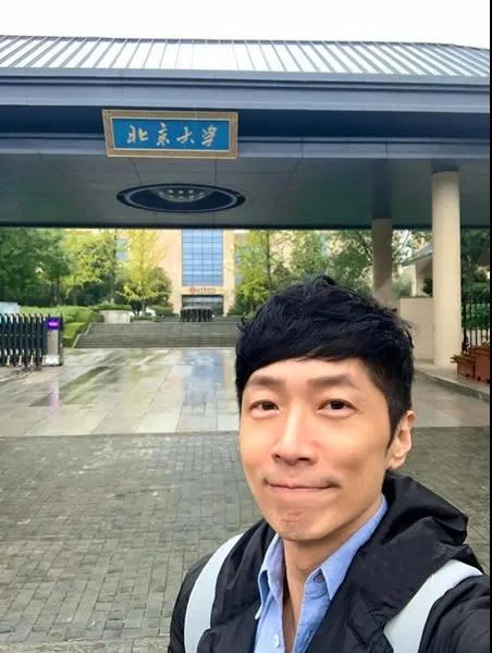 49岁tvb演员马浚伟北大硕士毕业寒门逆袭一把烂牌打成王炸