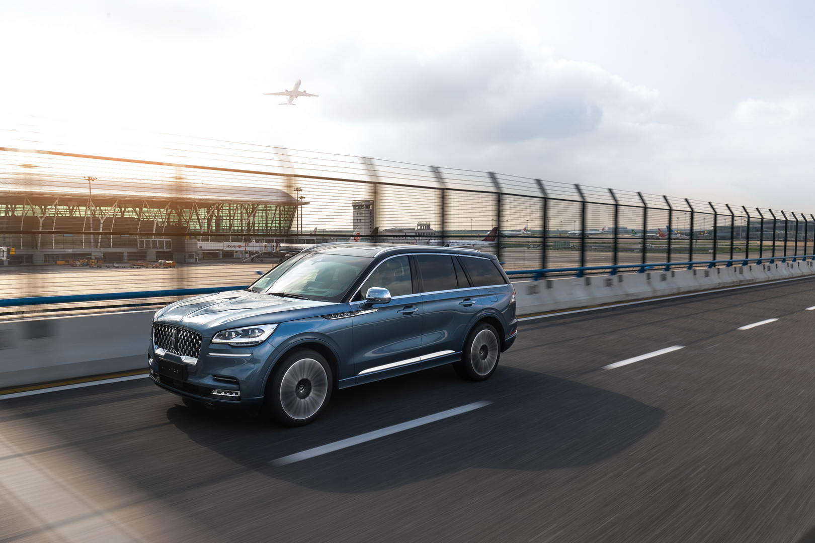 首款中国智造大型美式豪华suv林肯飞行家aviator今日上市