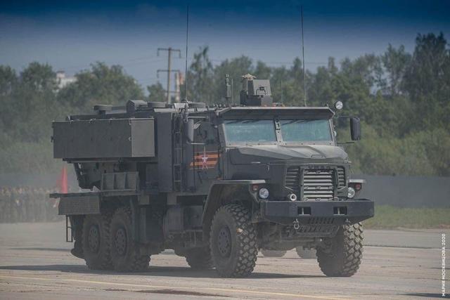 俄罗斯最蛮不讲理的武器,tos-2重型喷火坦克,变成轮式火箭炮