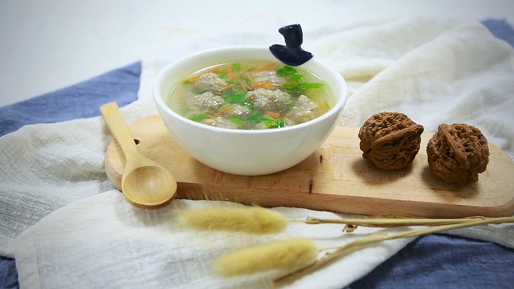 初哆咪:小白菜肉丸汤!既然生活,就要有滋有味