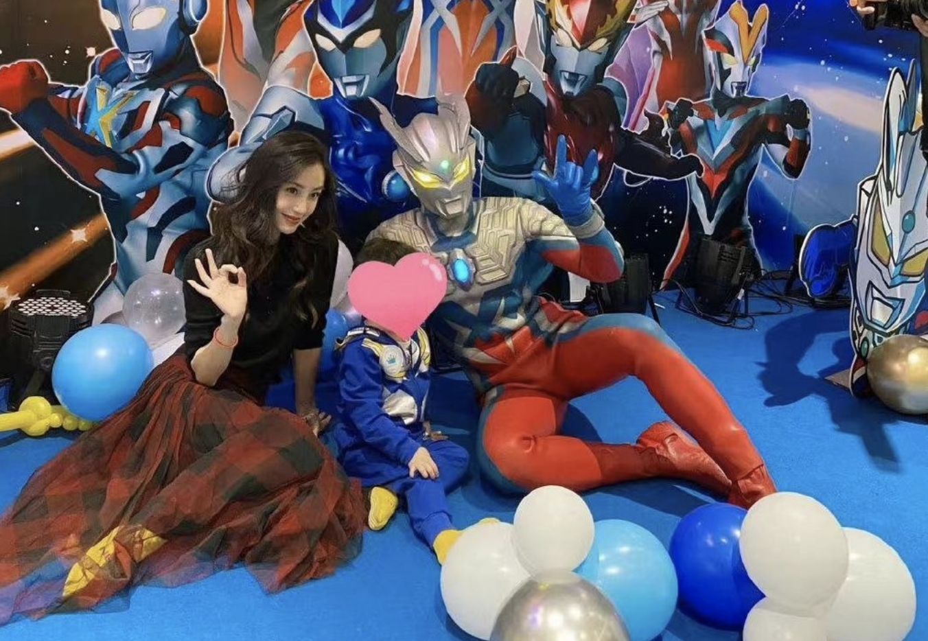 baby为小海绵庆3岁生日派对现场照曝光却唯独不见老公黄晓明