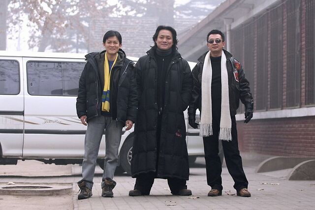 她为了丈夫私奔裸婚摆过摊住过地下室如今连生3子幸福美满