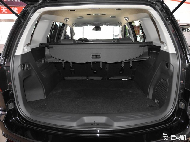 性能强悍的硬派越野车小哥带你看五十铃mux牧游侠