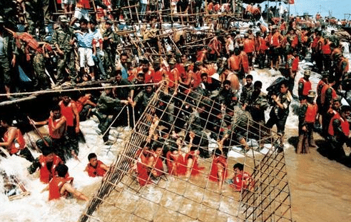 1998年抗洪抢险历史影像__凤凰网