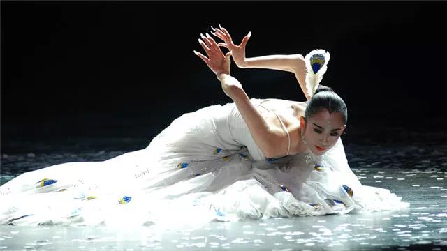 ▲孔雀舞者杨丽萍。图片来自新京报网。