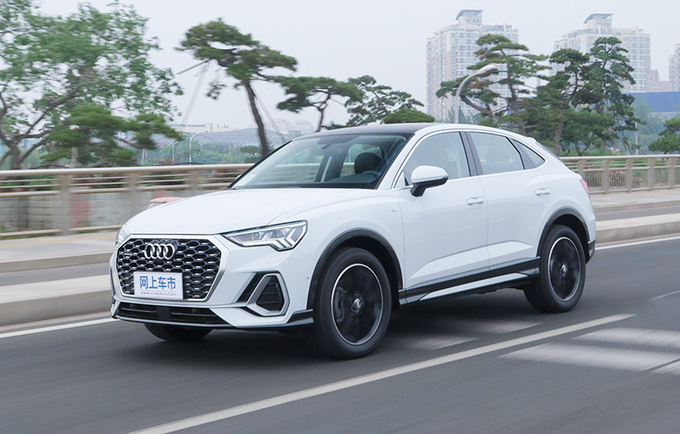 小姐姐体验奥迪q3轿跑外观一见钟情没想到空间这么大