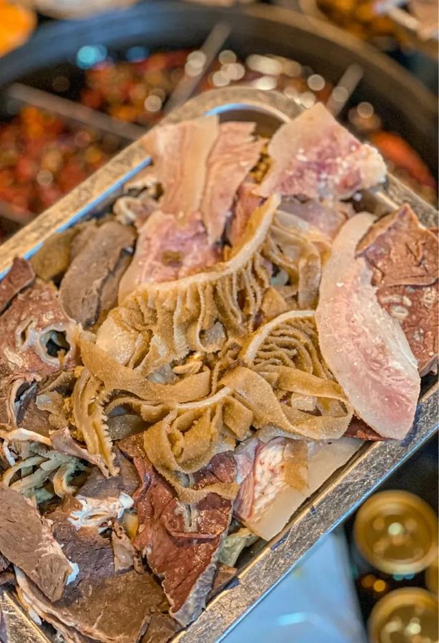 牛杂拼盘是必点菜品.