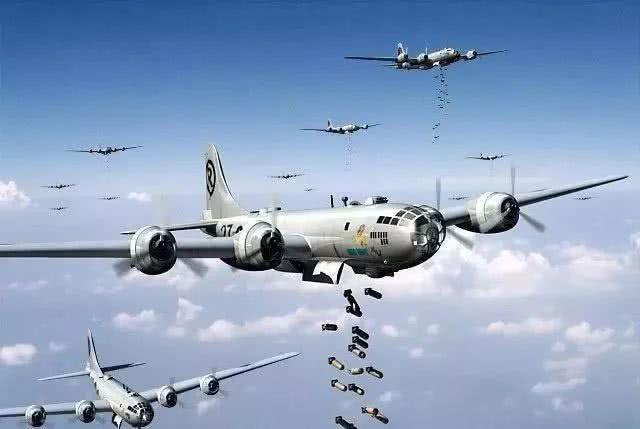 轰炸机对地面目标也由以往的概略轰炸,俯冲轰炸,地毯式轰炸,发展到