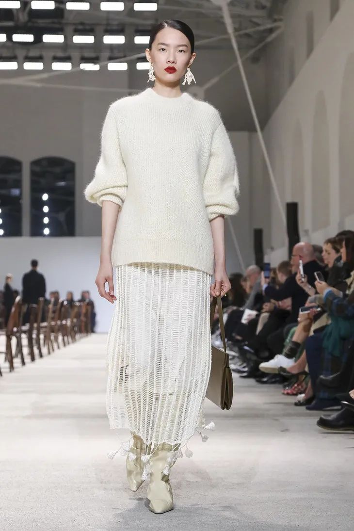 只看了一眼朴信惠的白毛衣我的脑子里播完了一整部韩剧