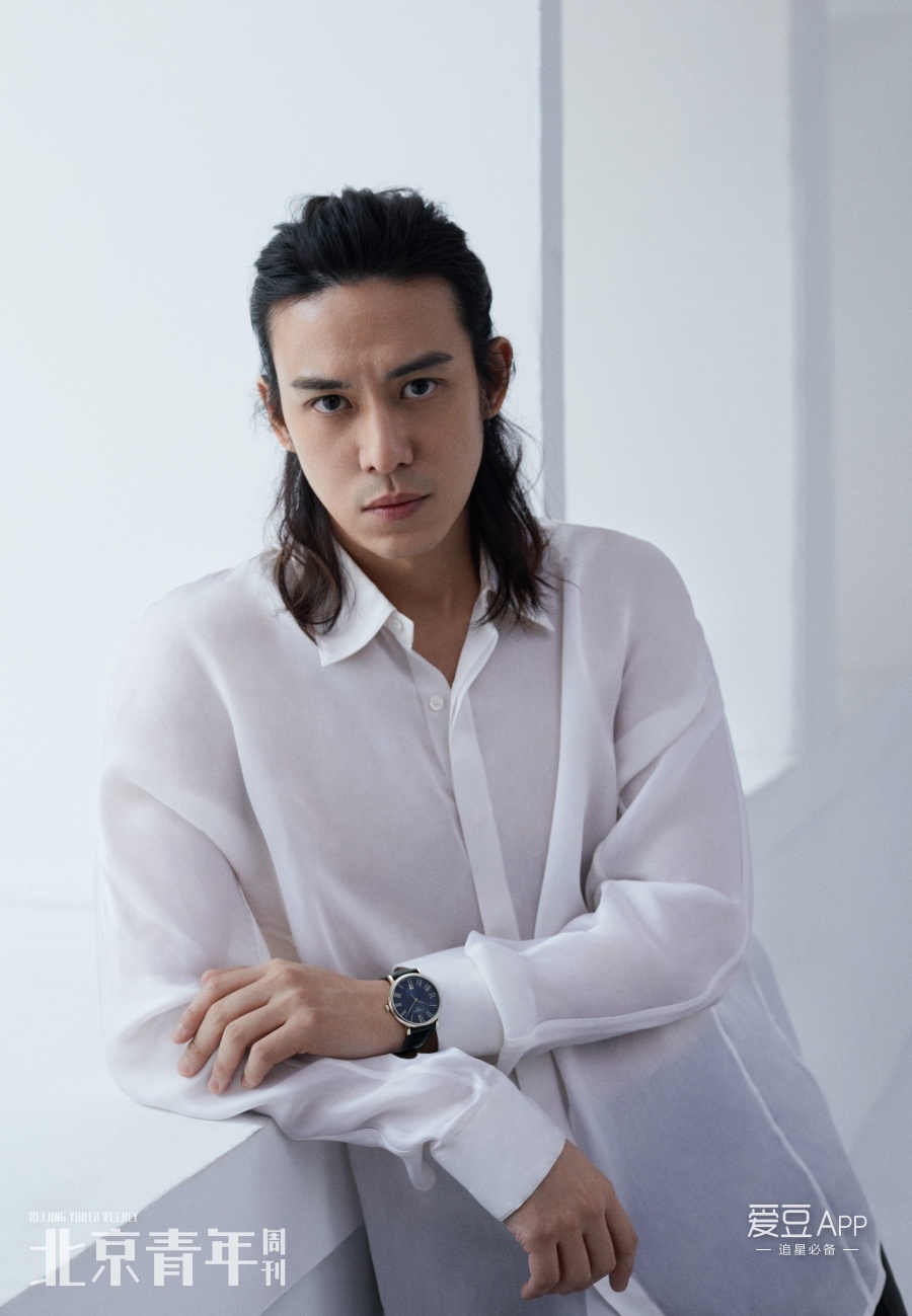 陈楚河时尚大片演绎绅士品格 慵懒眼神魅力无限