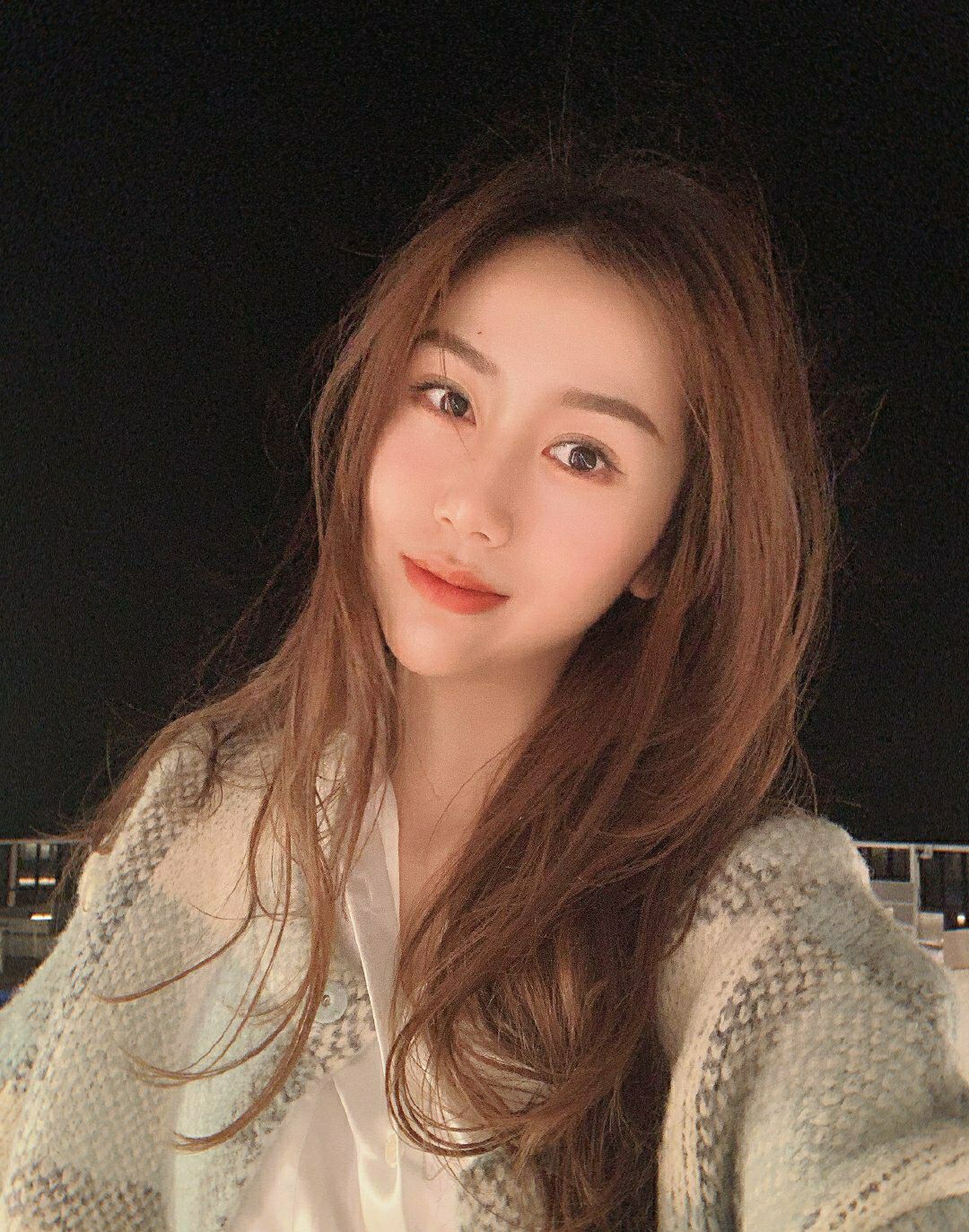 金风玉露一相逢孙悦妻子陈露缅怀科比淡淡忧伤宛如白莲花