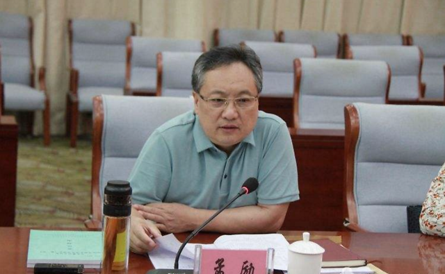 现任海南省扶贫办党组书记,主任孟励拟晋升正厅级;3位副主任符立东