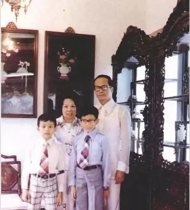 小超人 李泽楷和后来继承了主要财产的 李泽钜.