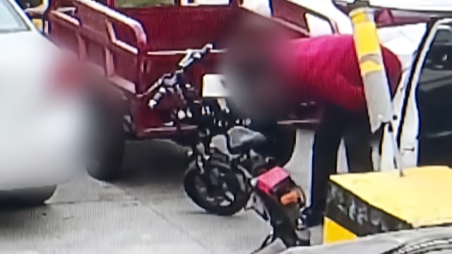 男子偷折叠电动车：想兼职做代驾