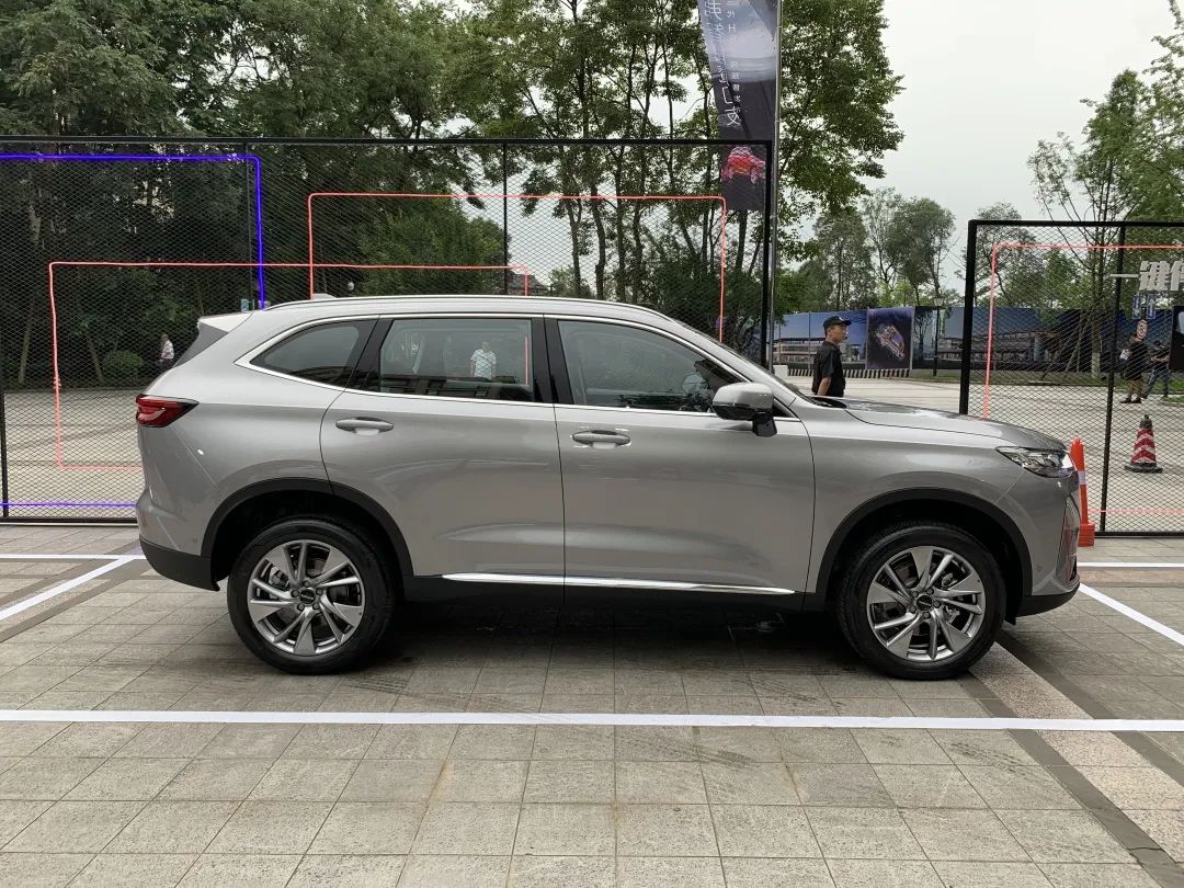 快评第三代哈弗h6:能给的全给,顶配预售价仅14.1万|成都车展