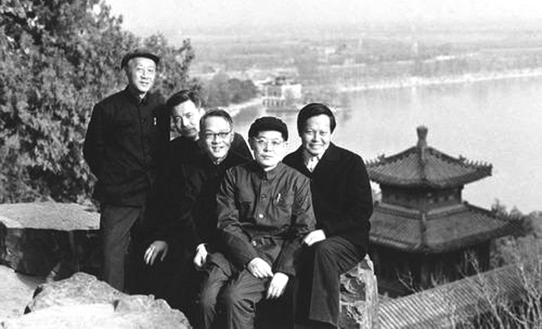 杨振宁说:“中国搞半导体的,都是他的徒子徒孙!”