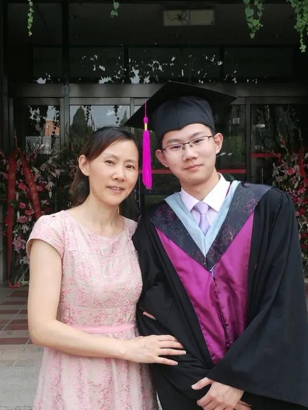 感恩妈妈致敬母亲节清华大学十大学霸晒出老照片