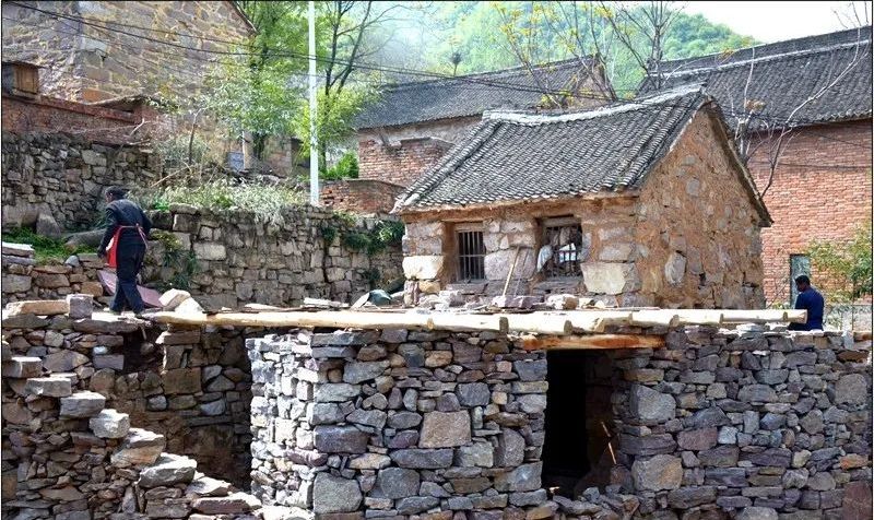 多图实拍:石头村中老石匠__凤凰网