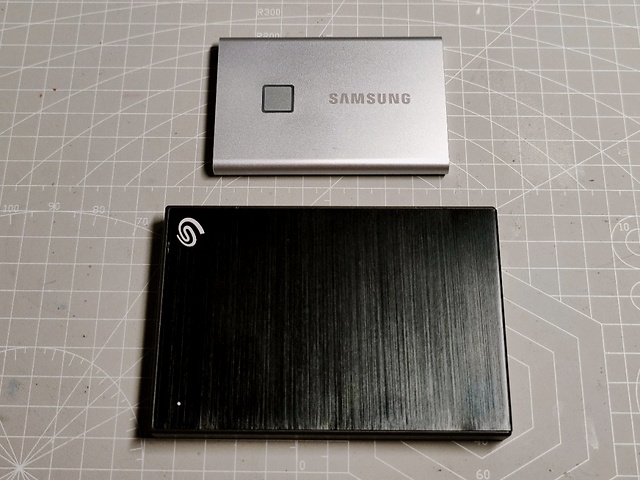 原厂颗粒小巧如卡片带指纹解锁三星t7touch使用评测