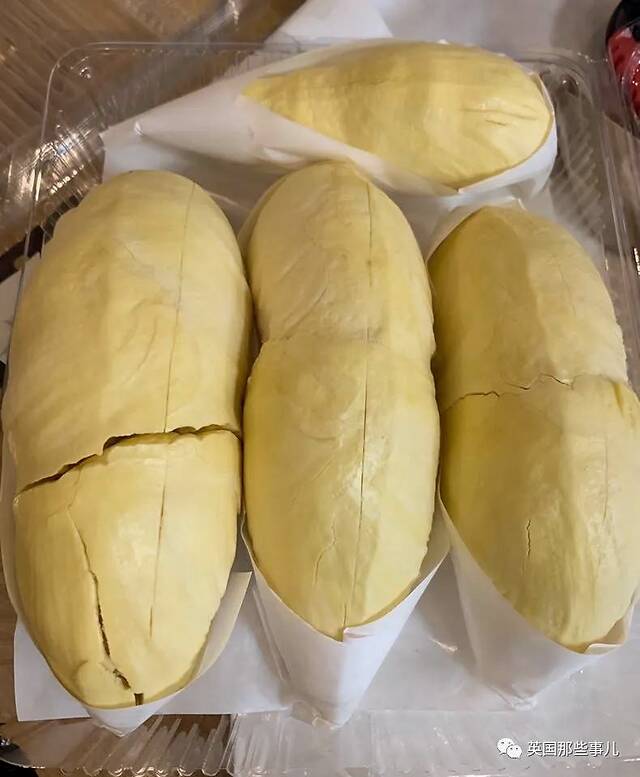 无班可上的泰国健身教练跑去水果店卖榴莲,这画风也太猛了