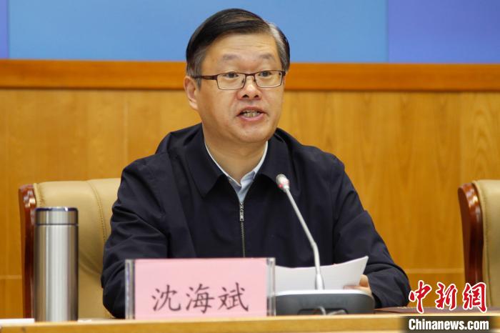 图为拉萨市市委副书记,常务副市长沈海斌致辞.