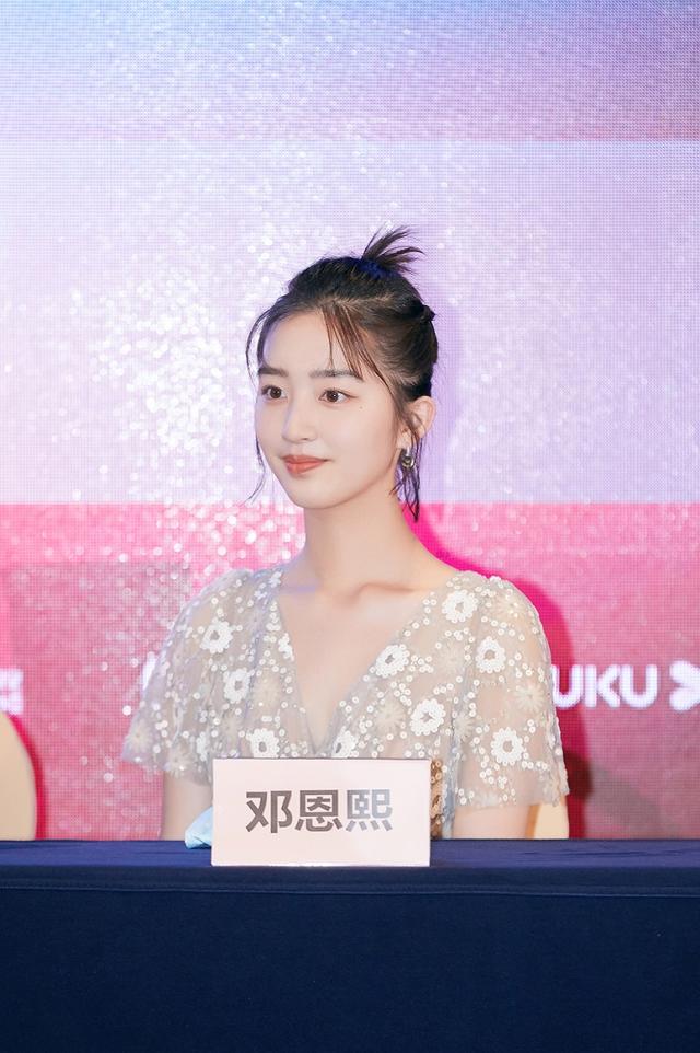 电影《风平浪静》展映热度口碑双高 邓恩熙突破表演获好评