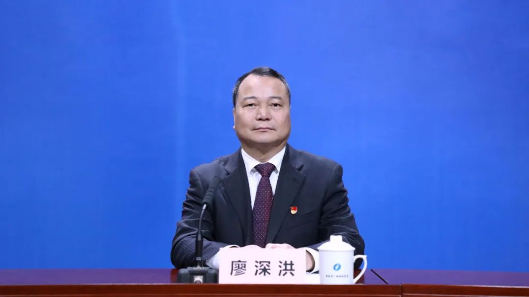 治理水土流失 廖深洪 长汀县委书记廖深洪介绍,长汀县水土流失治理