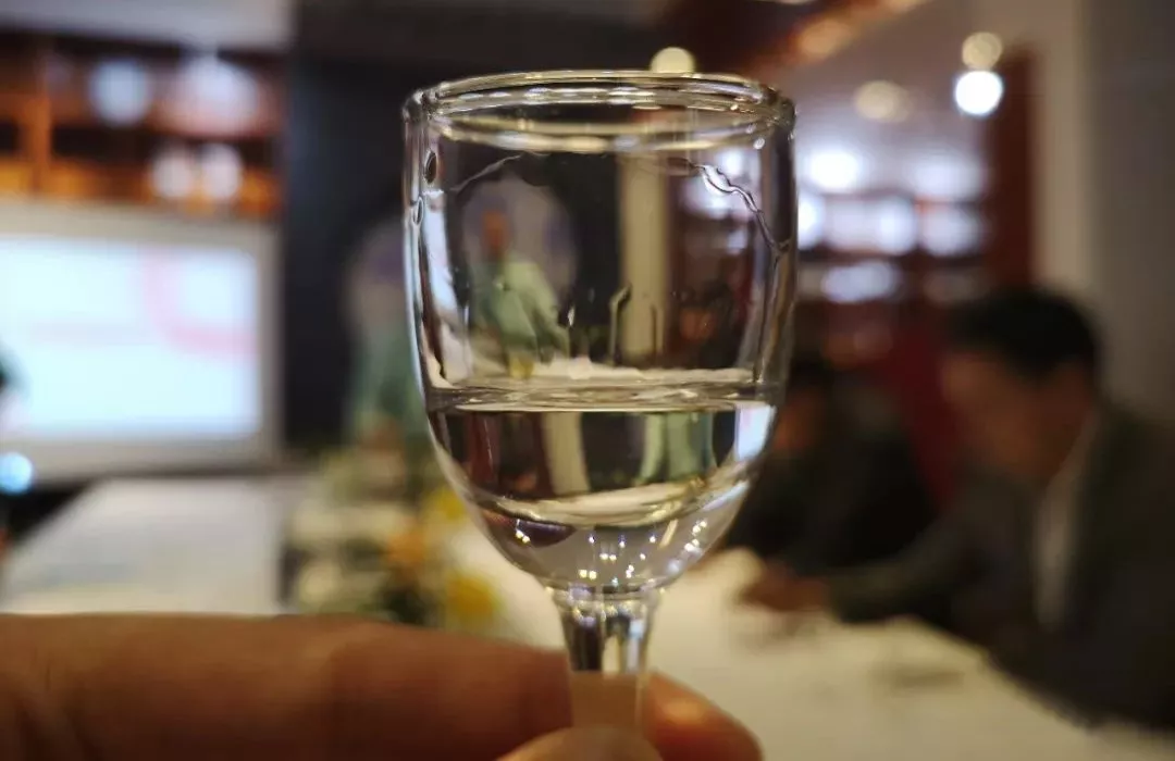 如果给你一杯白酒,你会如何品?__凤凰网