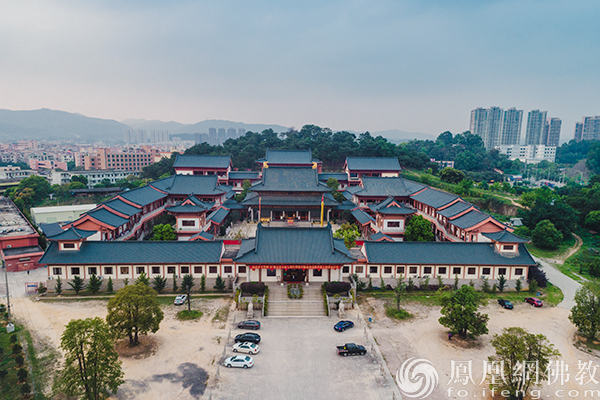 鸟瞰广州花都华严寺(图片来源:凤凰网佛教 摄影:花都华严寺)