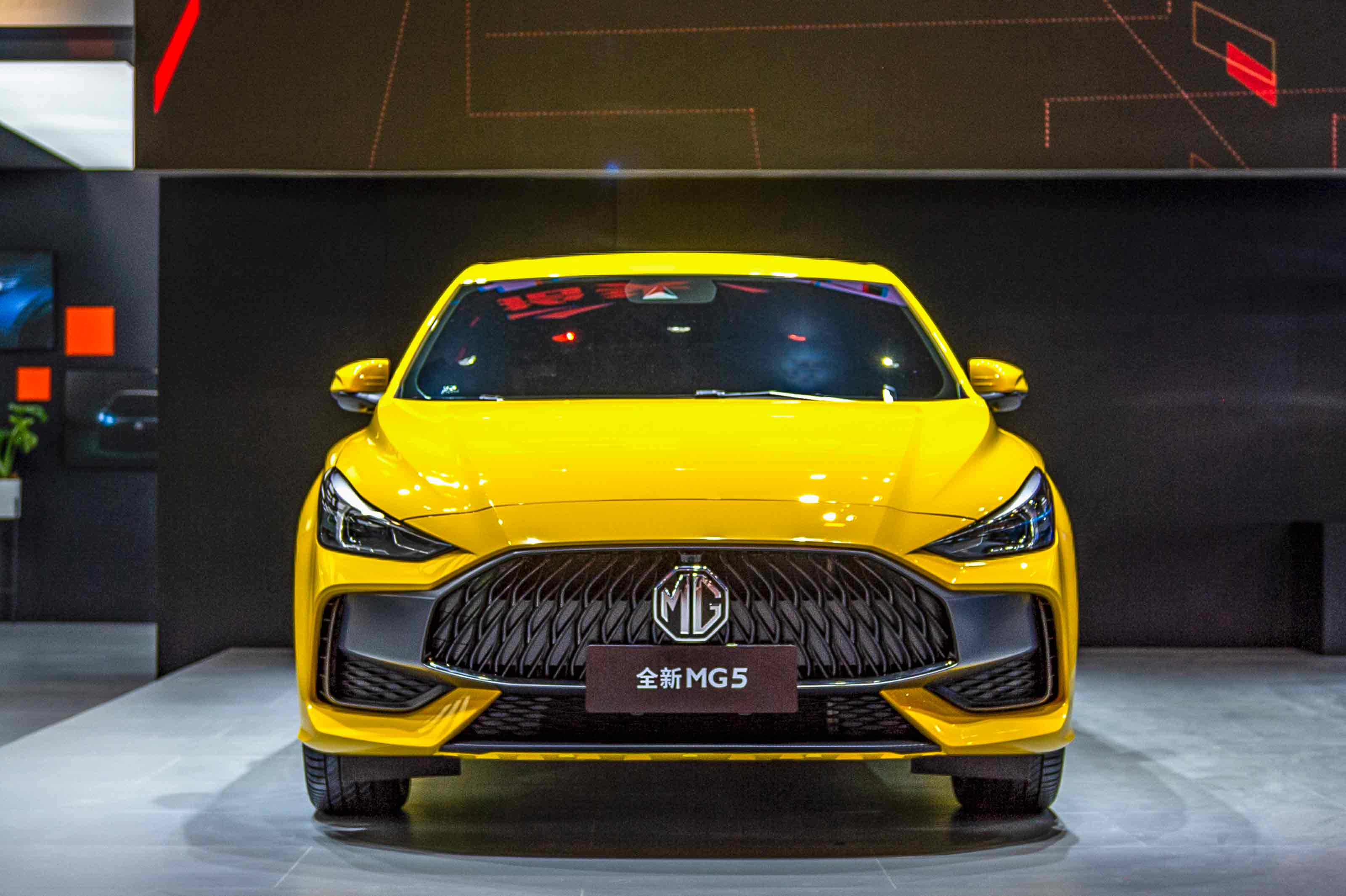 名爵就是要把轿跑价格打下来,除了mg5,还有suv来"领航"