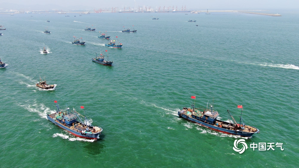 山东日照开启新一轮捕捞季千艘渔船出海场面壮观