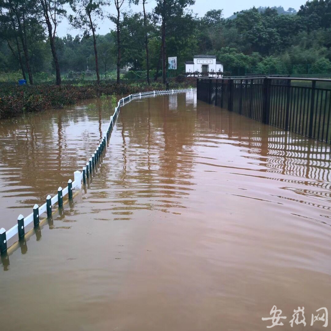 安慶懷寧縣獨秀山觀音湖景區多處道路被淹沒暫停開放