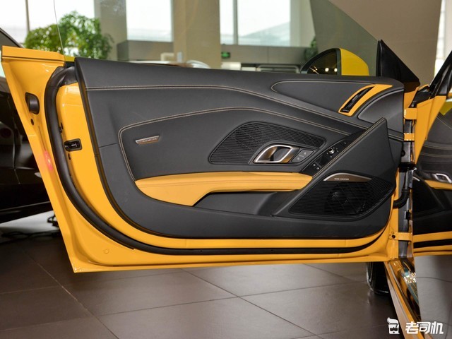 本是野兽 怎忍牢笼 小哥带你看奥迪r8