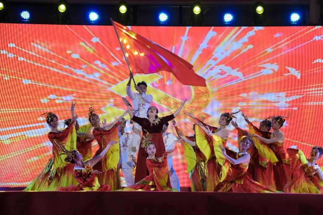 辞旧迎新,扬帆华贸 | 优秀学生表彰暨元旦晚会现场回顾来了!