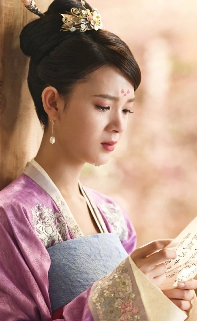 胡冰卿和陈瑶同时合作一部剧,差不多的造型下,完全被秒成路人__凤凰网