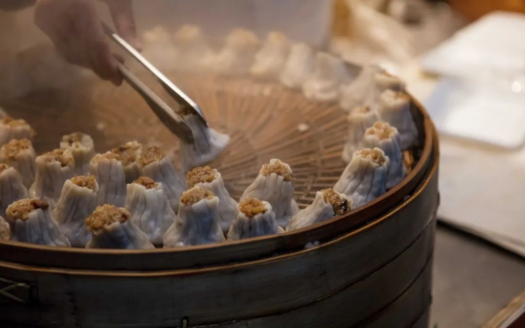 下沙烧卖 # 每年的第①笼下沙烧卖开卖,就意味着 上海人的冬天开始