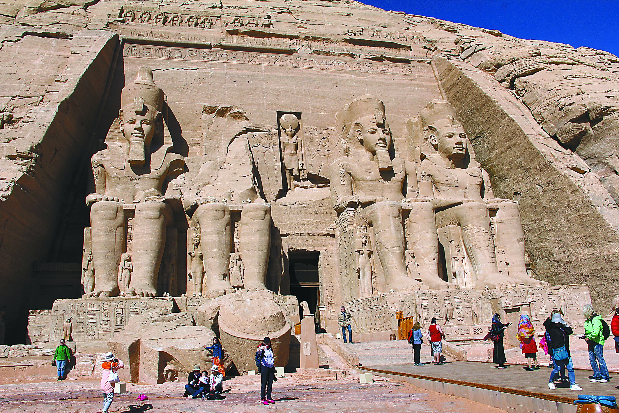 在埃及神庙见证两次日照奇观