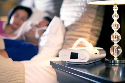 为什么一定要买呼吸机美国买飞利浦4.3万台呼吸机，如今巨资抢呼吸机为啥不早买口罩？_https://www.jmylbn.com_新闻资讯_第3张