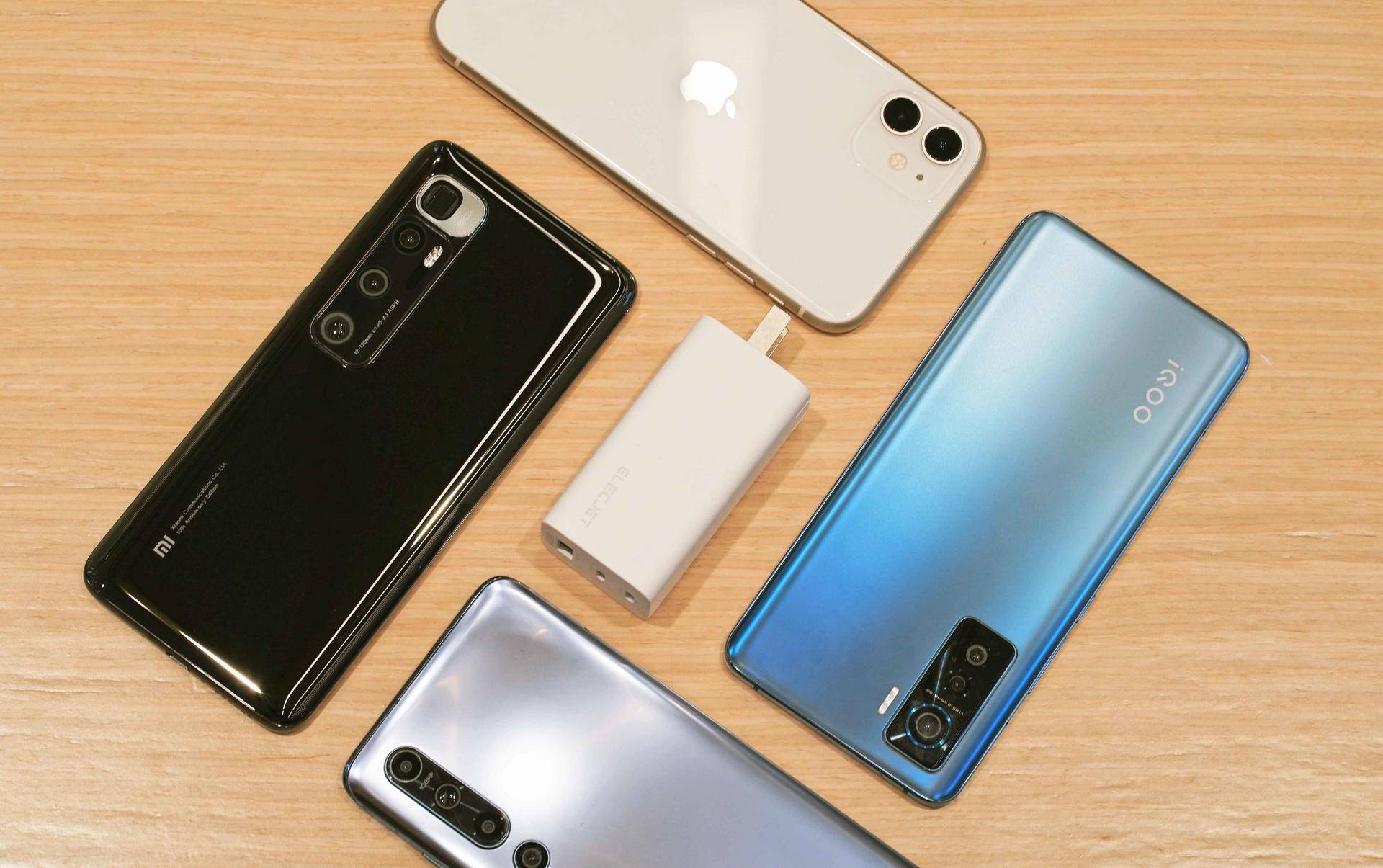 当代万能充标配安全高效小巧兼容电友氮化镓65w试用体验 凤凰网