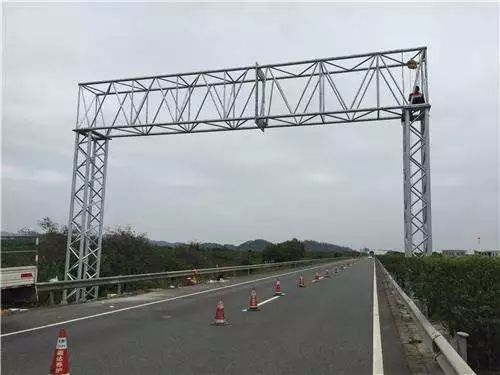 走ETC才扣0.93元?新收费方式让不少司机懵了…_凤凰网汽车_凤凰网