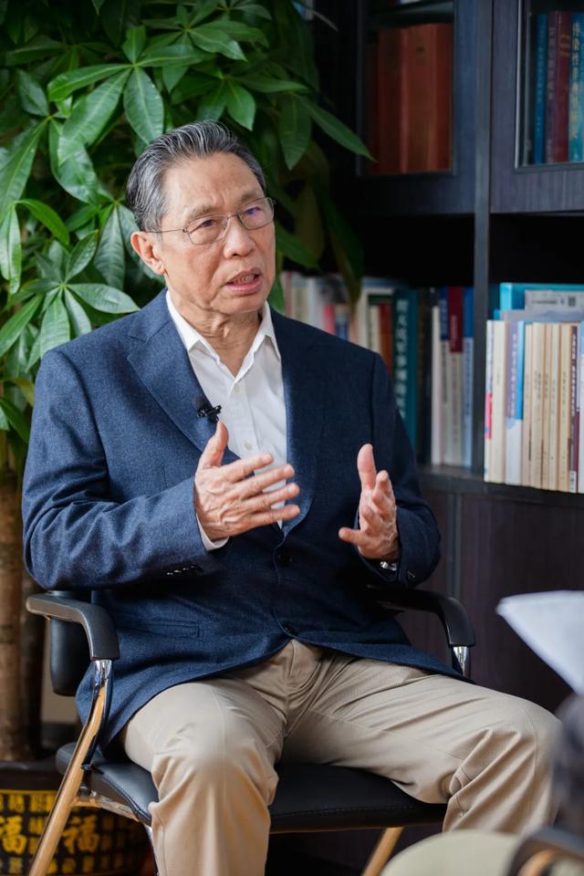 什么时候摘口罩?钟南山关于疫情的12个最新判断,信息量很大
