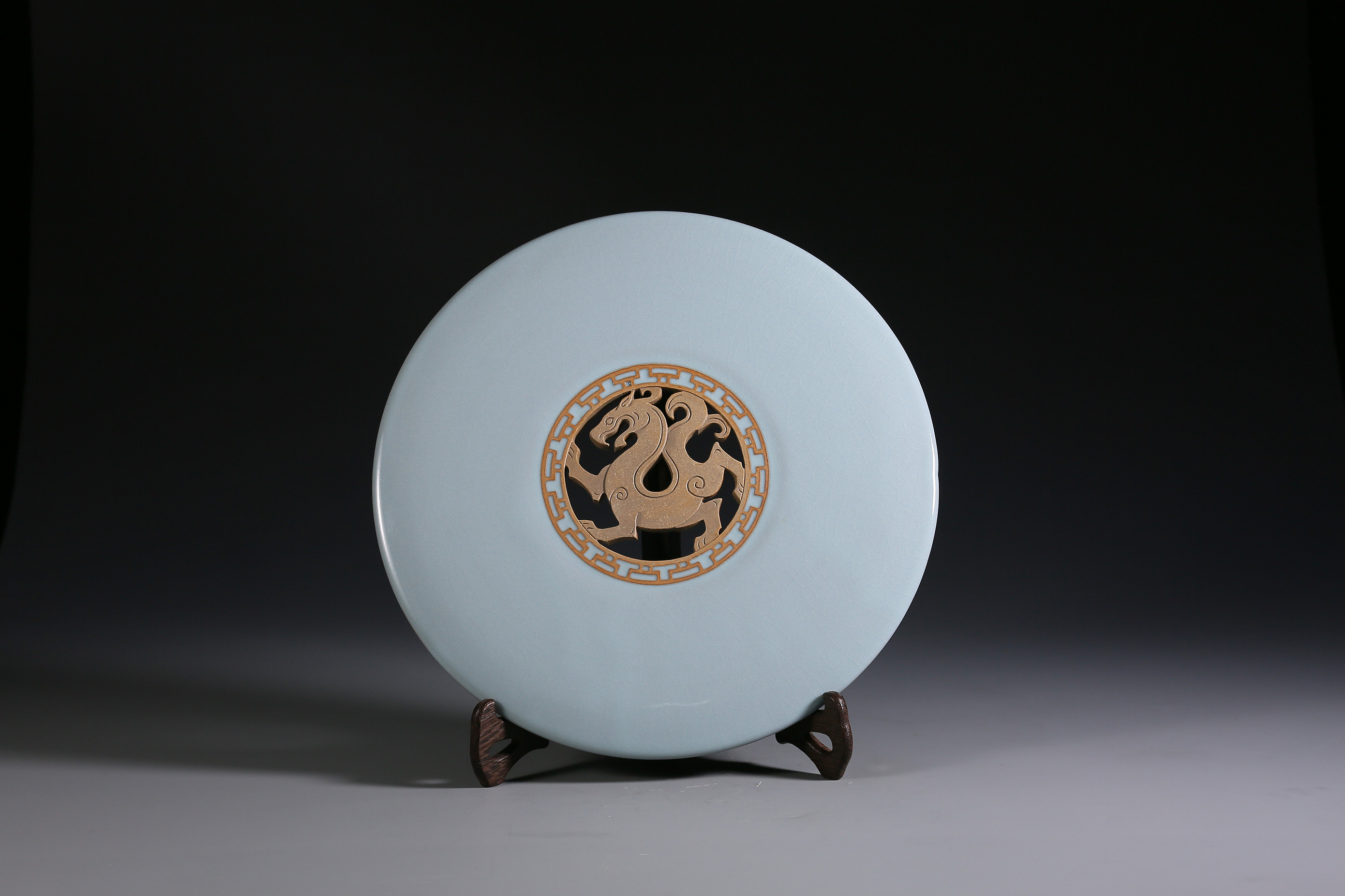 河南:宋宫"汝瓷"现精品,水墨"丹青"寄友情__凤凰网