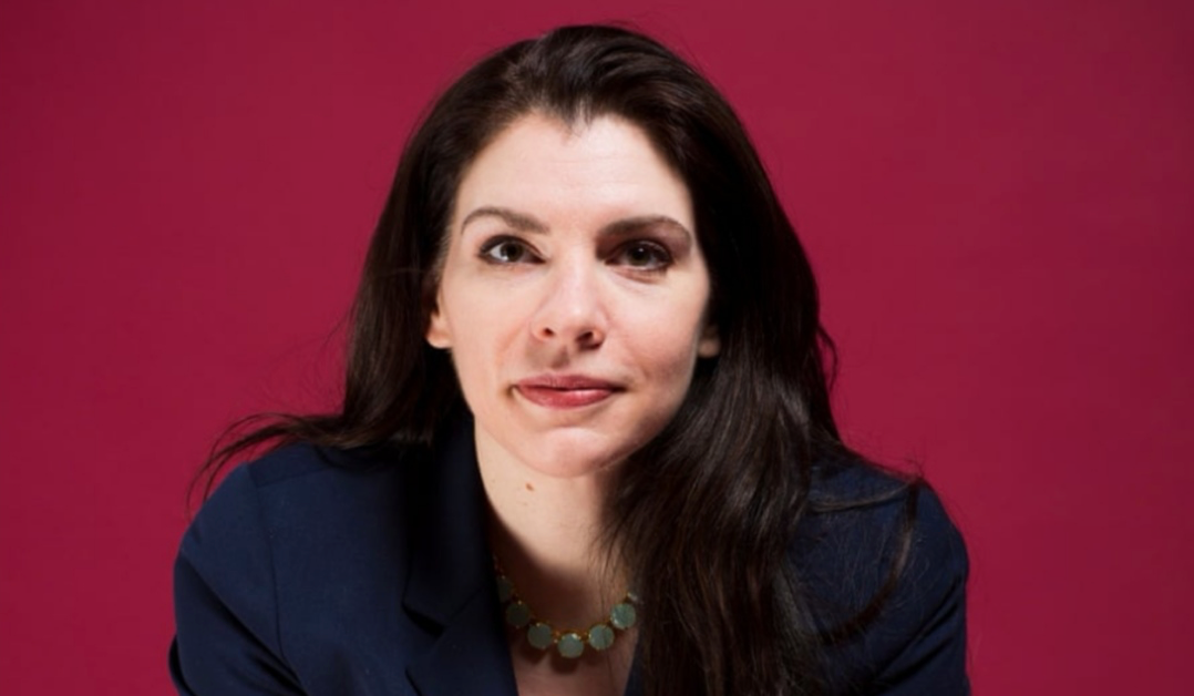 数据还是比2010年梅耶的另一本《暮光之城》衍生作品的销售速度慢很多