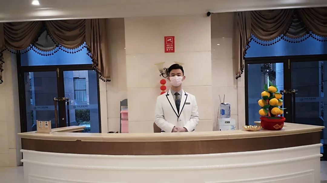 中海物业实习大堂管家张序瑞:95后小伙的担当 | 抗疫故事