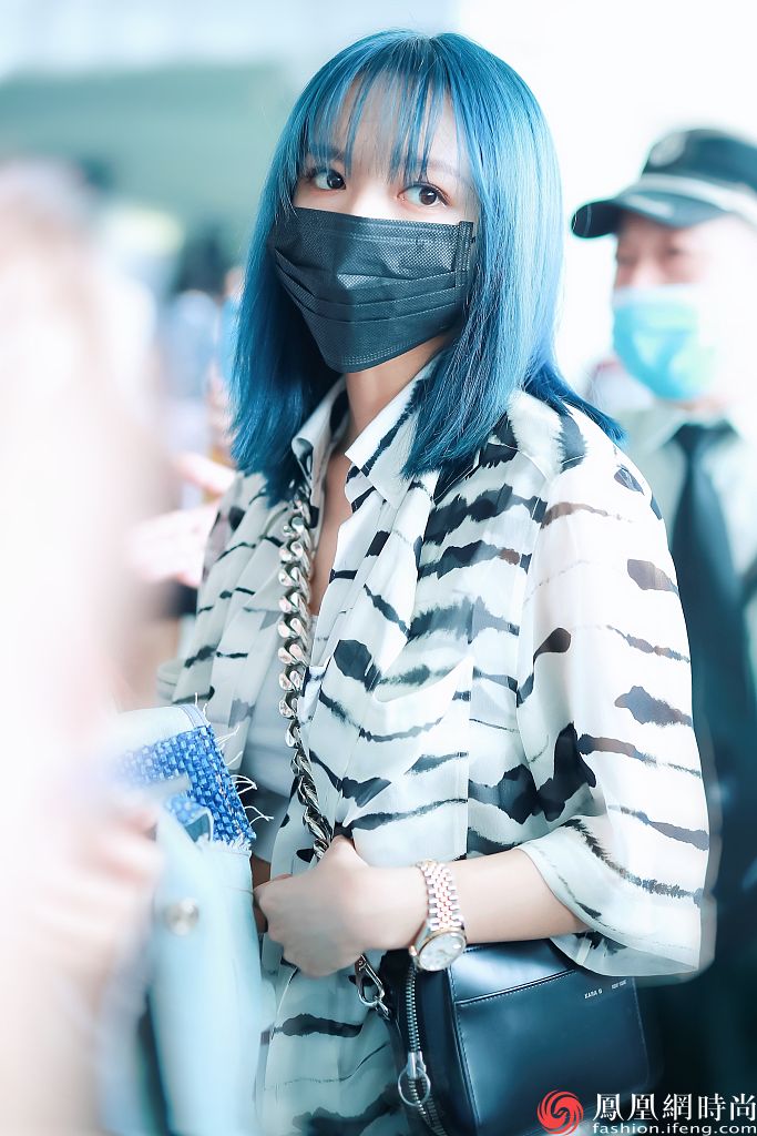 不想可爱只想耍帅扮酷 高级显白的星空蓝发一起来撒野一夏吧_凤凰网