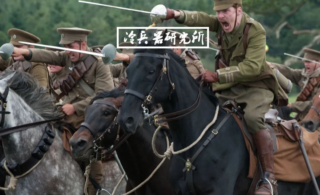 骑兵砍人套路多，为何恰西克要举过头顶，解放军65式马刀却不行