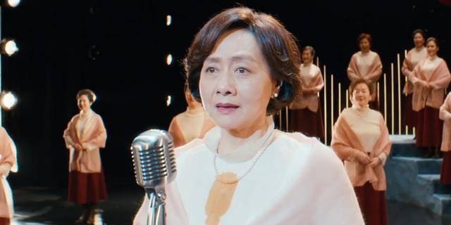 老年人的穿搭模板——《囧妈》黄梅莹在剧里的穿搭太精致优雅了吧